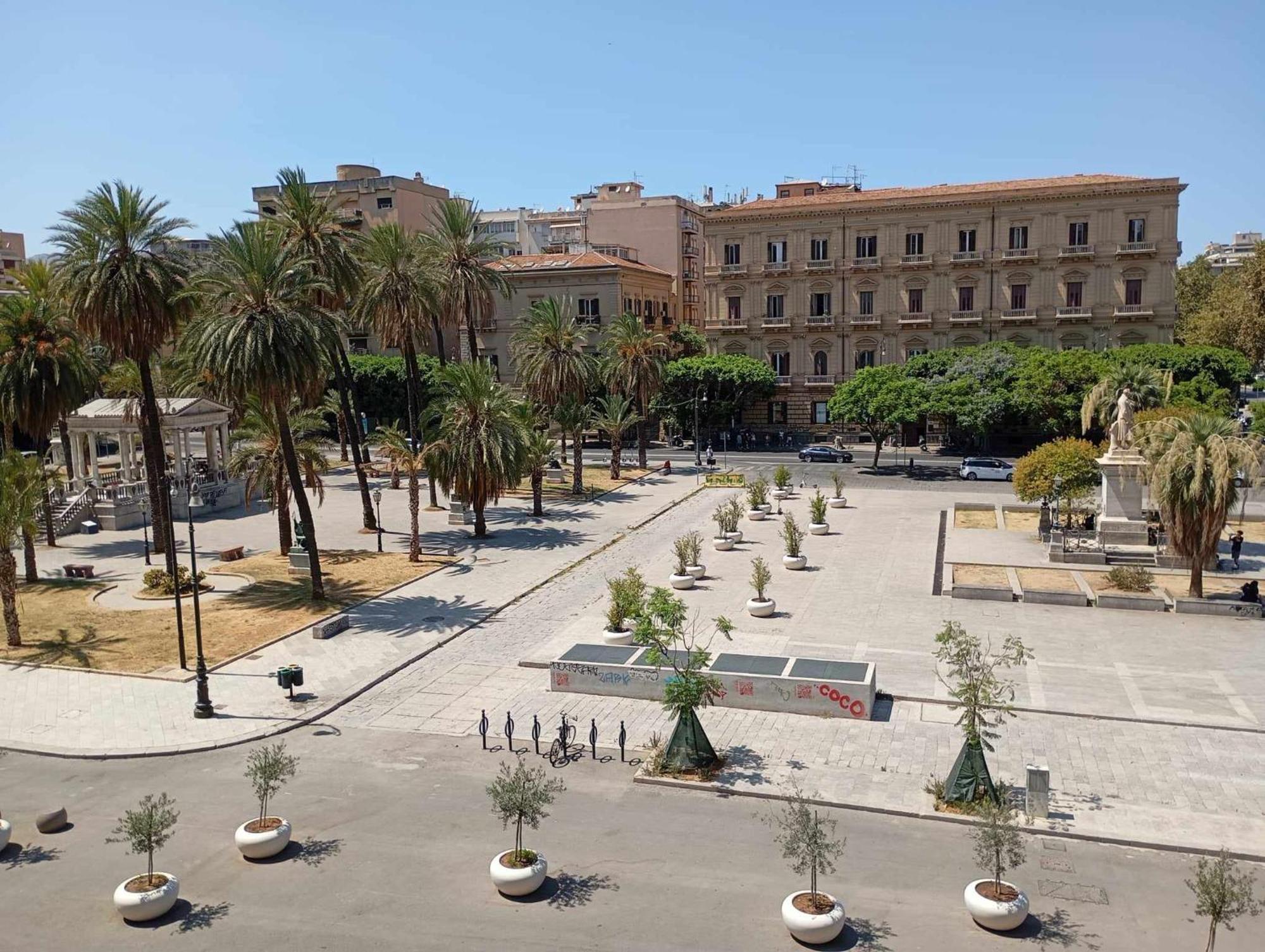 Politeama Crystal Rooms Palermo Bagian luar foto