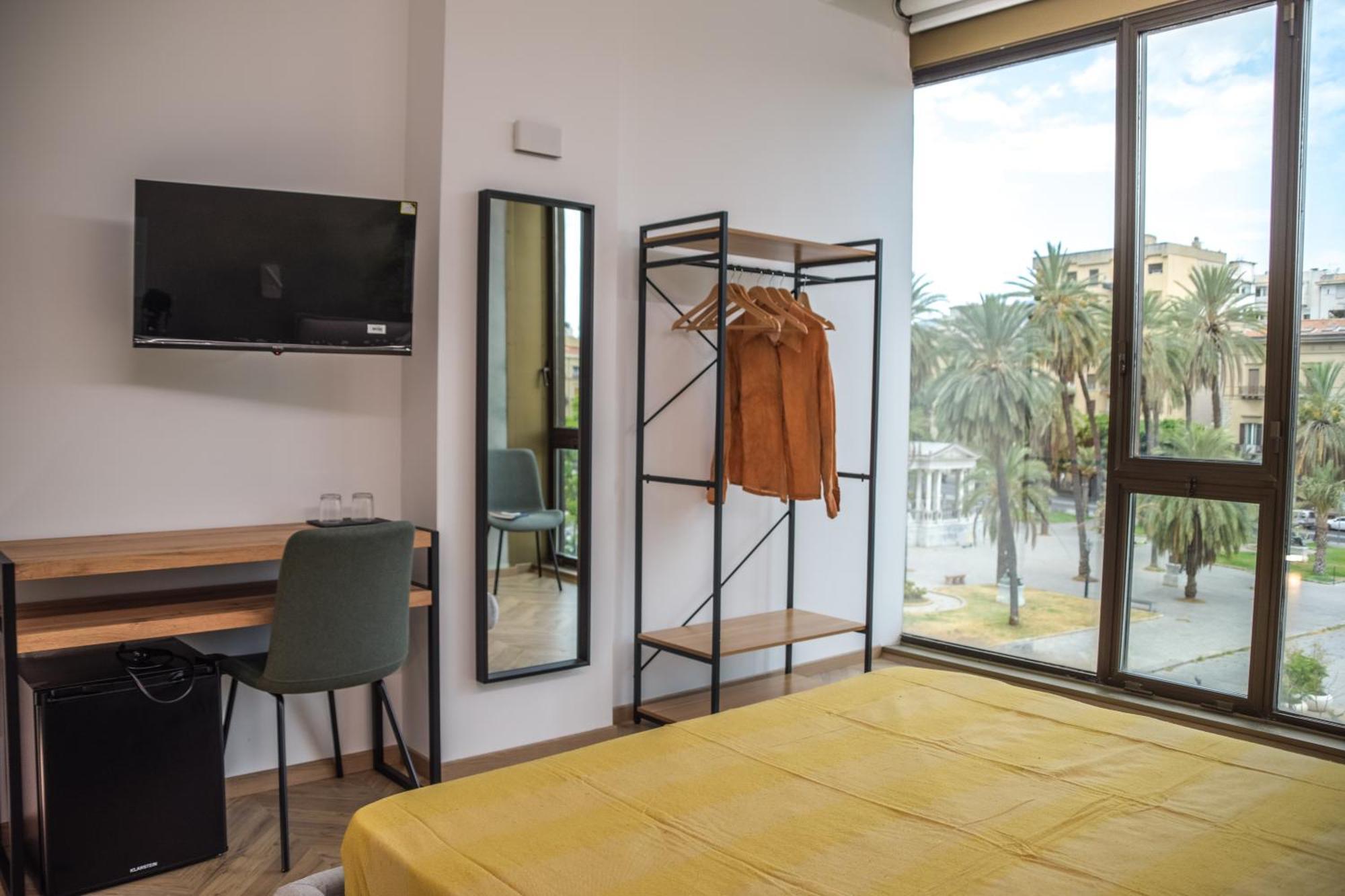 Politeama Crystal Rooms Palermo Bagian luar foto